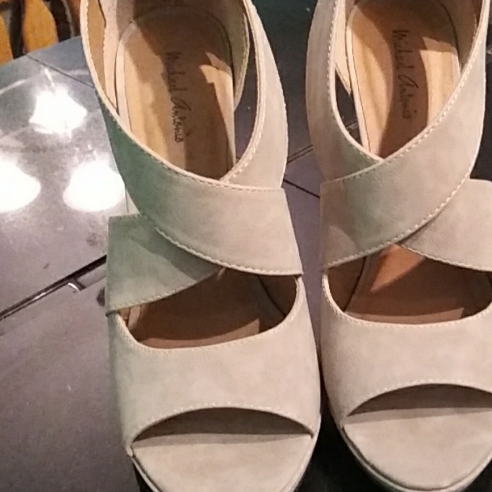 Michael Antonio heels